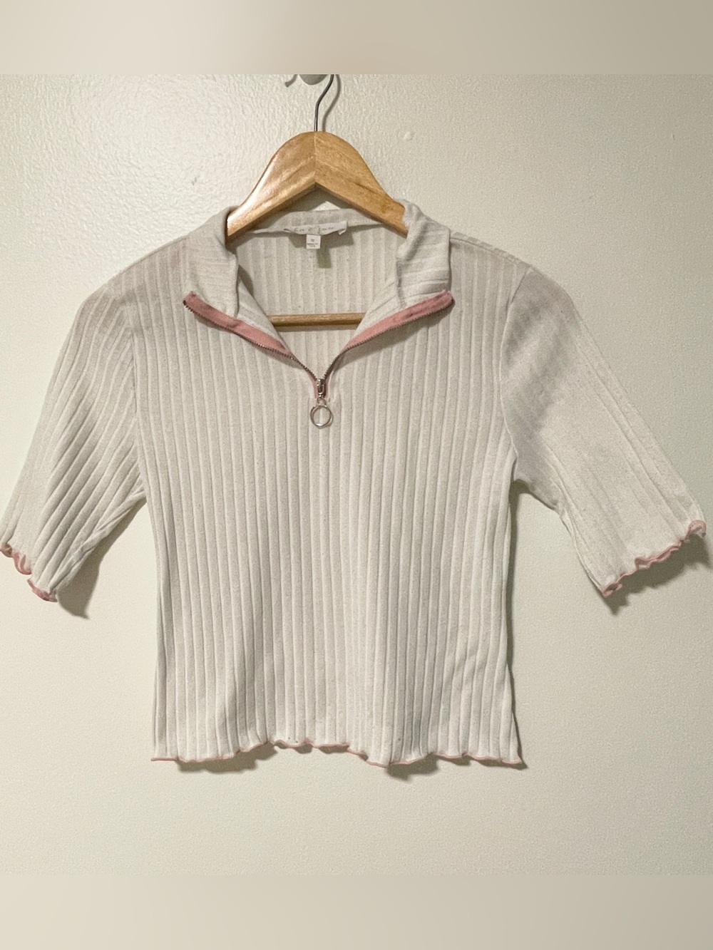 Ribbed Half-Sleeve Zip Polo Top White with Pink Ruffle Trim medium